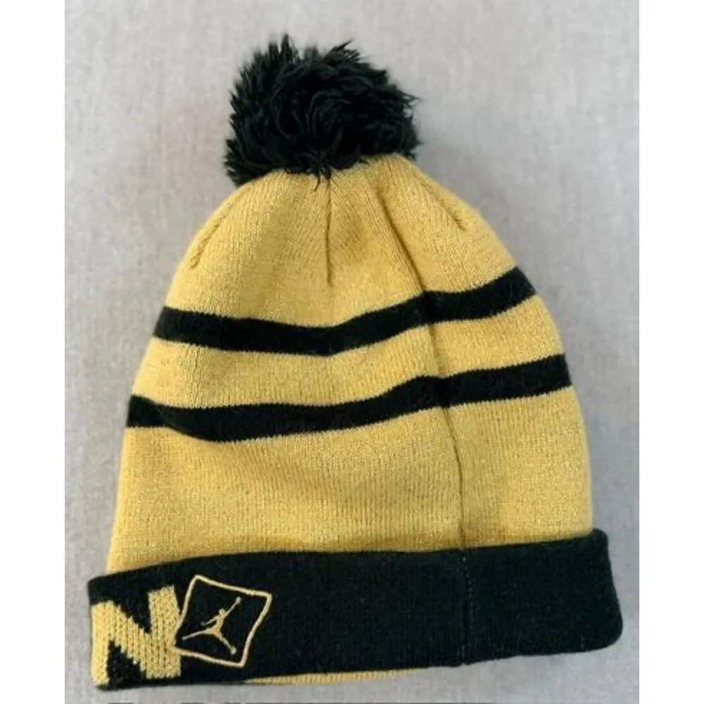 Jordan Beanie Youth Pom Pom Black and gold, One Size